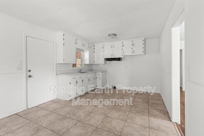 Building Photo - 1333 5th Pl NW