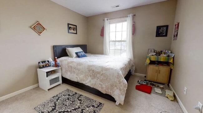 Building Photo - 206 Gentian St