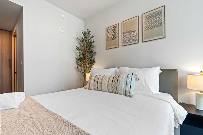 Building Photo - 121 NE 5th St