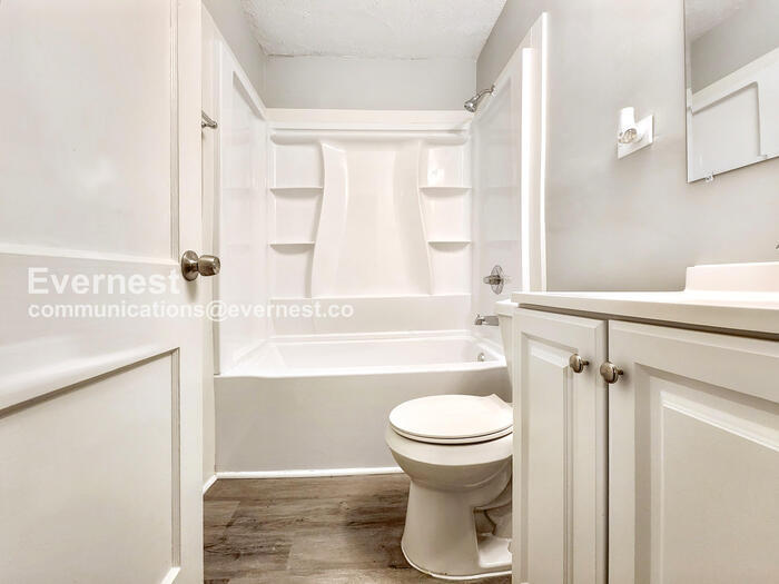 Building Photo - 2672 Northview Ave