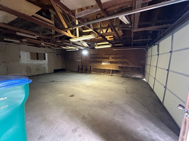 Building Photo - 2 Bedroom House in Webster City! $850