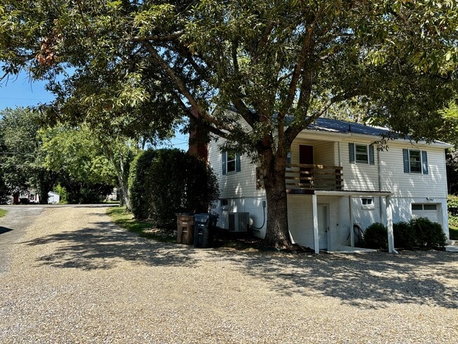 Building Photo - 4106 Woodlawn Pike