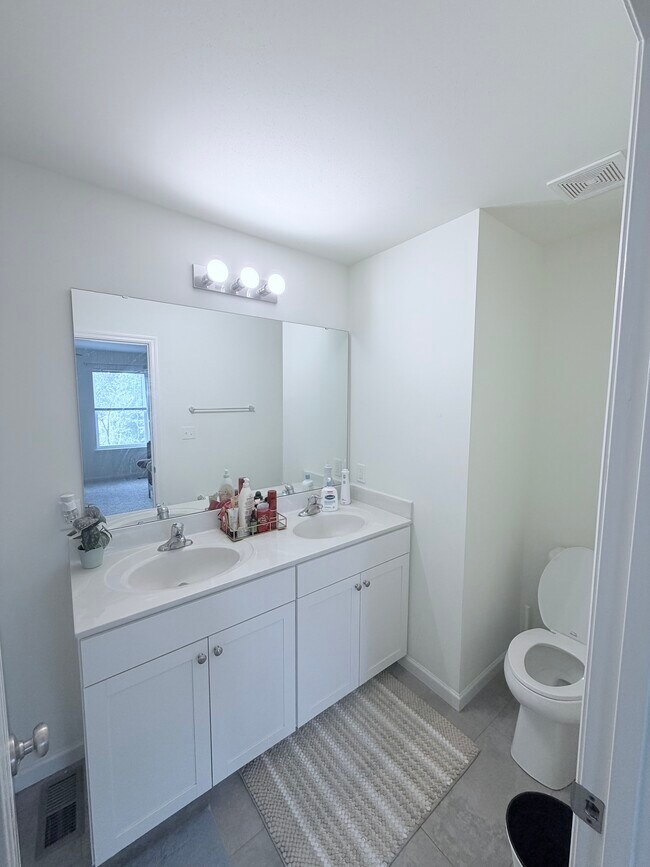 Building Photo - 483 Dusty Brook Dr