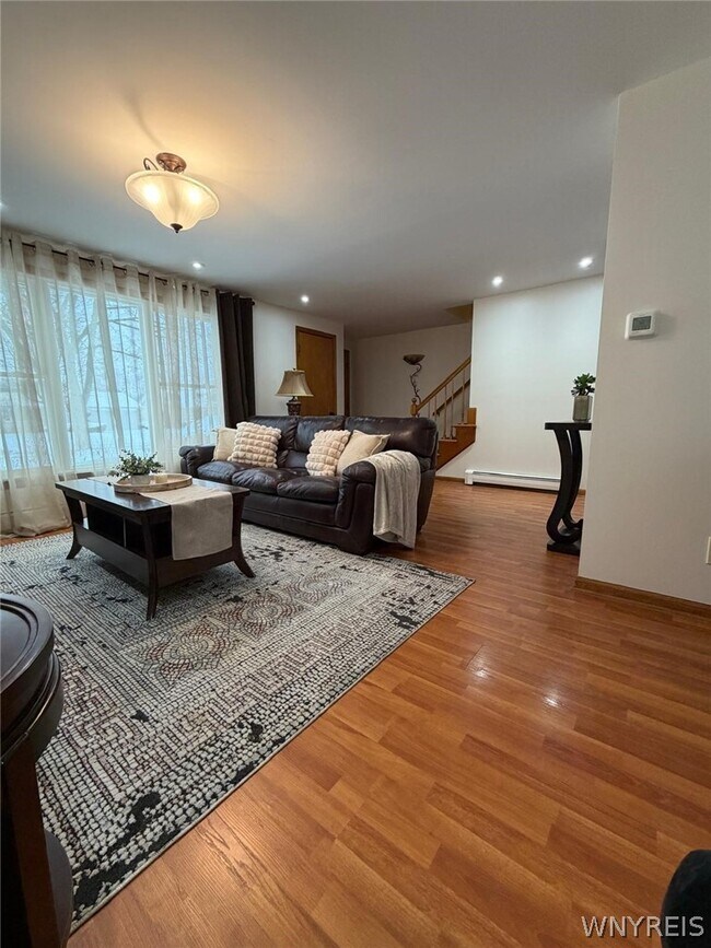 Building Photo - 114 Ayrault Dr