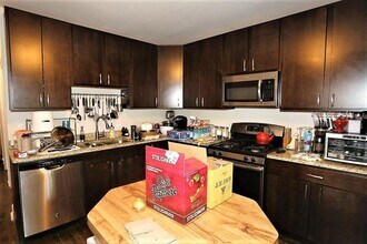 Building Photo - 3 bedroom in Chicago IL 60625