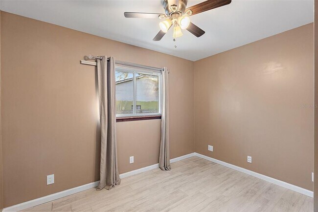 Building Photo - 5080 Oaklawn Ln