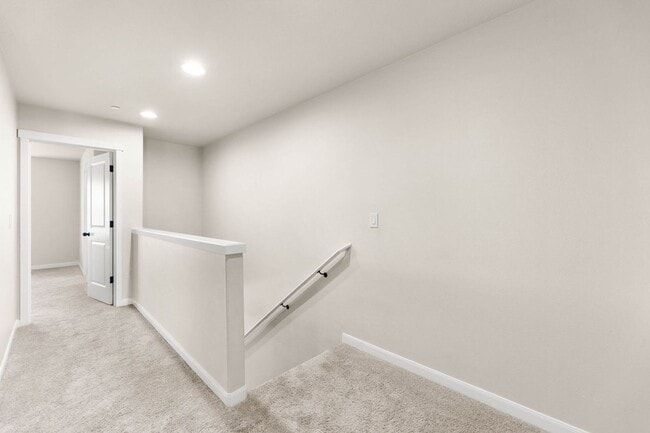 Building Photo - Gorgeous Townhome in Ridgefield!