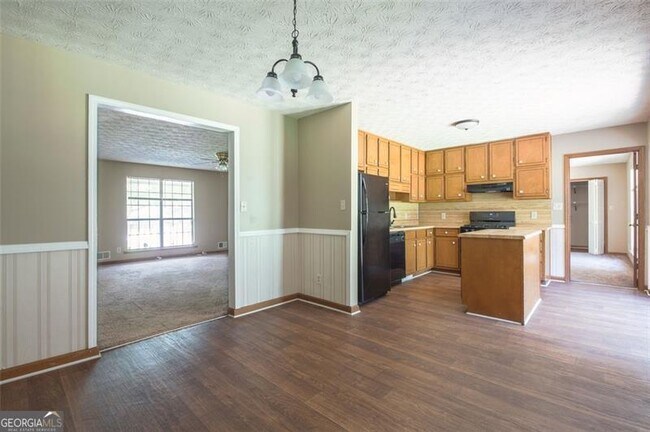 Building Photo - 310 Summerwood Dr