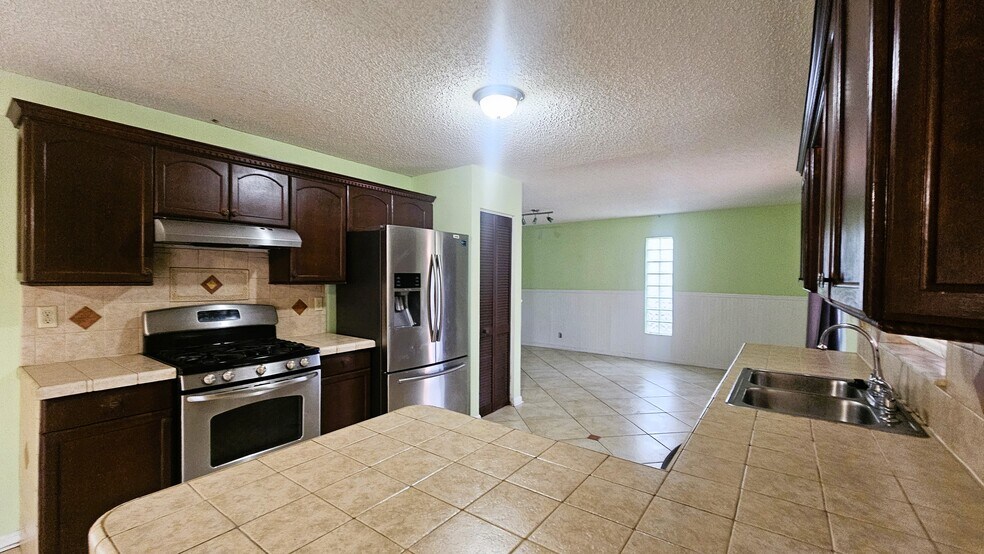 Kitchen - 6070 Serene Run