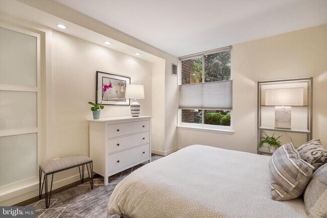 Building Photo - 1301 20th St NW