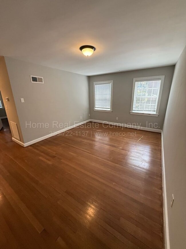 Building Photo - 803 W End Blvd