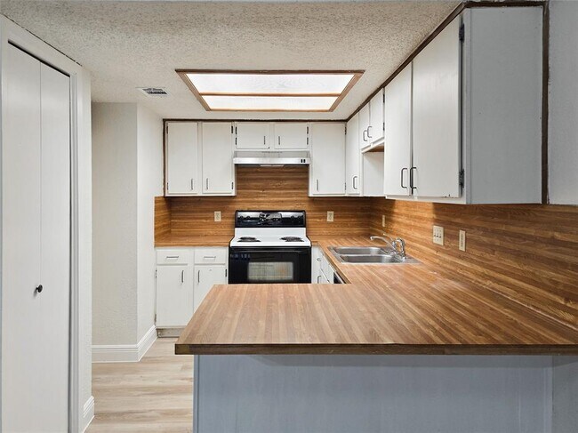 Building Photo - 8418 Fathom Cir