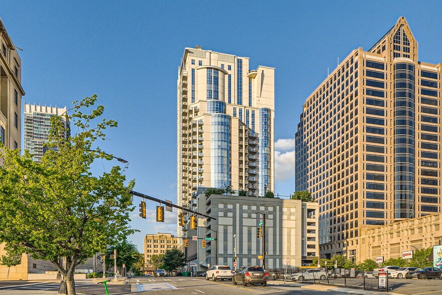 Trademark building - 333 W Trade St