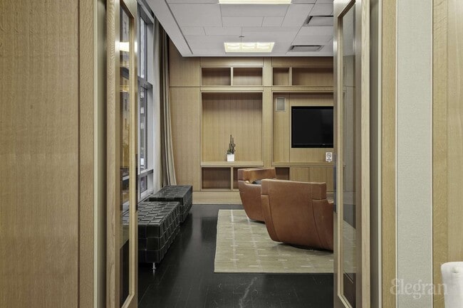 Building Photo - 18 W 48th St