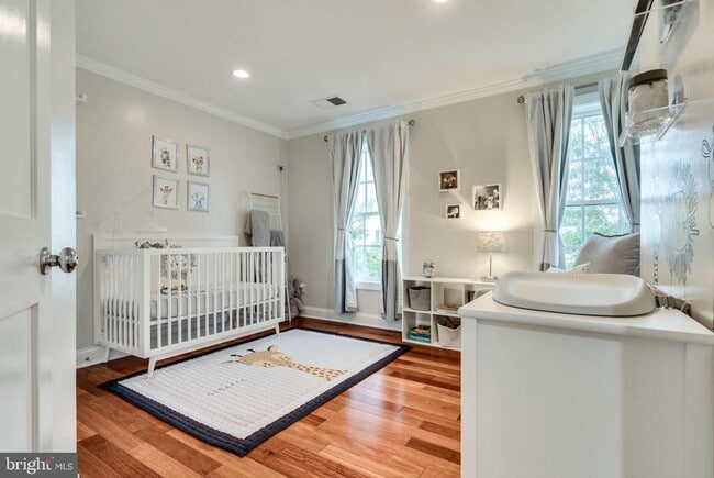 Building Photo - 820 W Glebe Rd