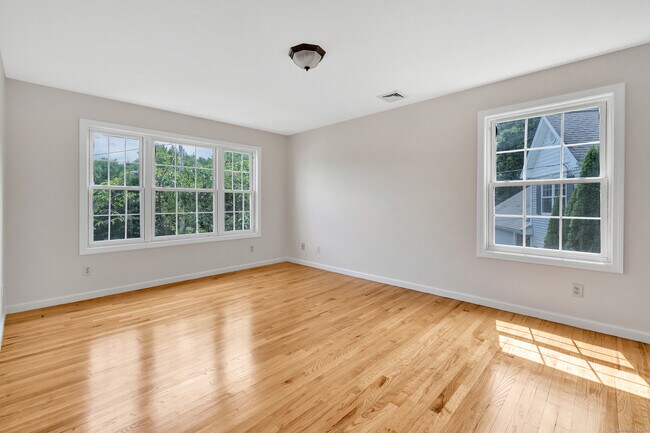 Building Photo - 18 Kathryn Dr