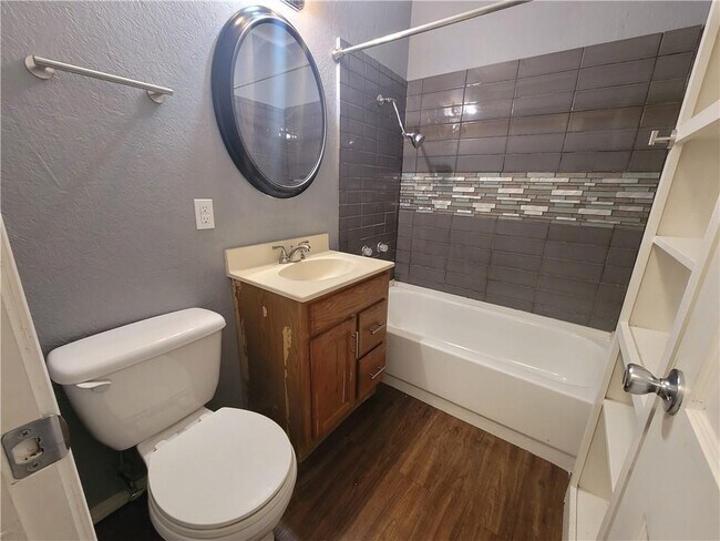 Building Photo - 309 E Fairchild Dr