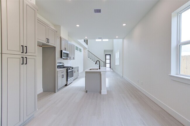 Building Photo - 4336 Avron Dr
