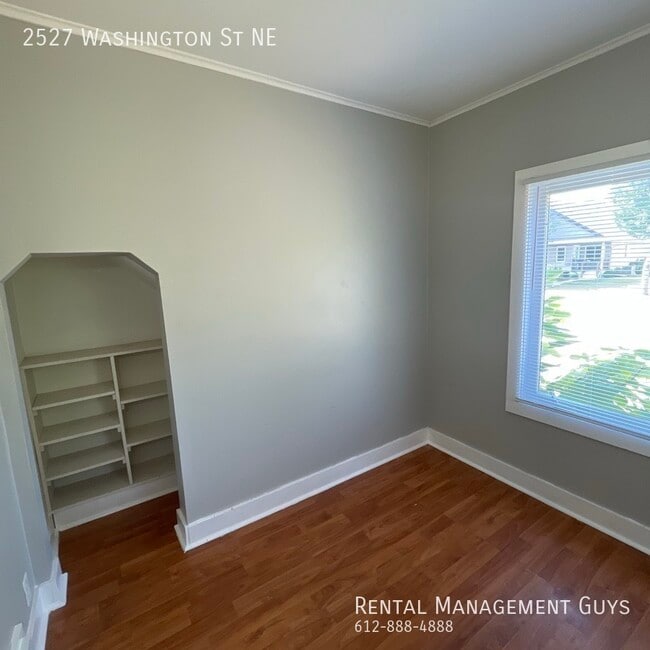 Building Photo - 4 Bedroom Home! Updated Kitchen and Office!