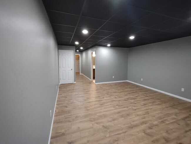 Building Photo - 5585 Woodruff Shore Dr