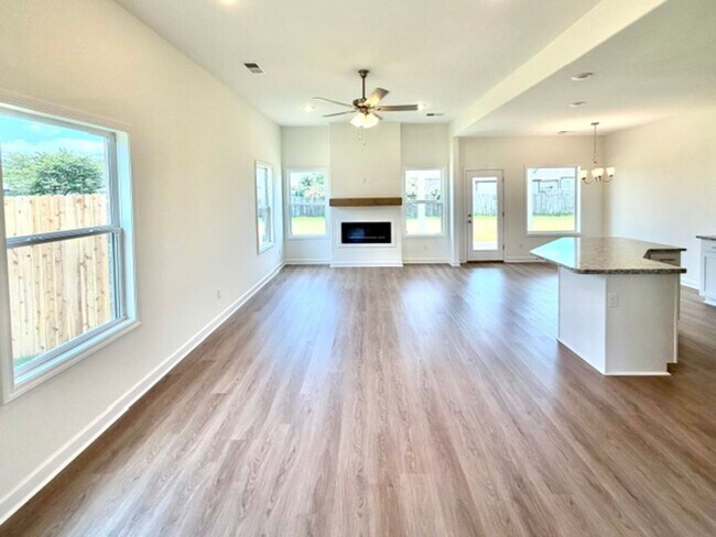 Building Photo - 165 Summer Rose Ln