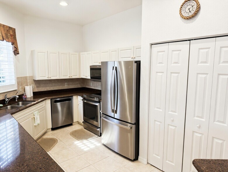 Building Photo - 1802 Triano Cir