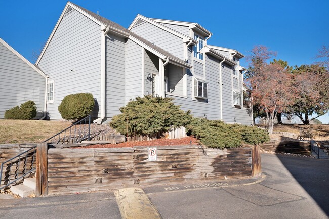 Primary Photo - Large 3BR/3B Townhome back up to Heather R...