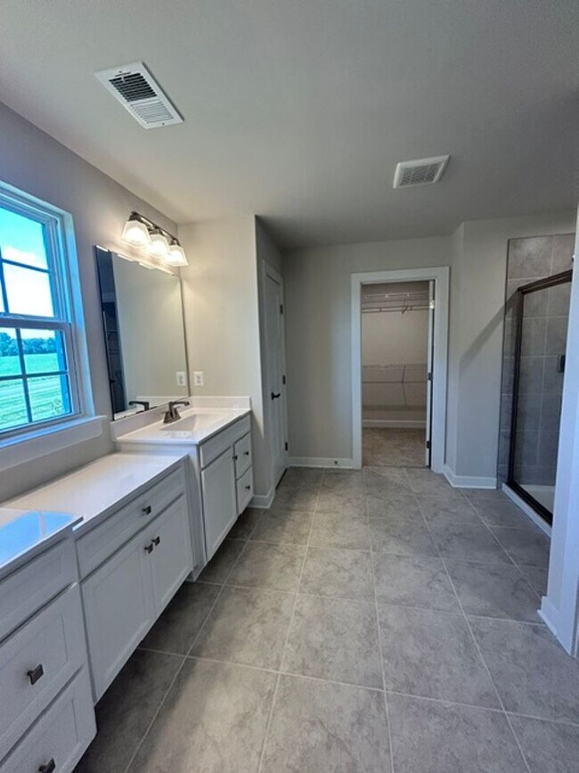 Building Photo - 10696 Whispering Pine Ln
