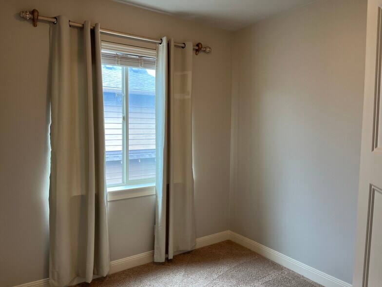 Master bedroom/with walk-in closet - 14260 SW Compass Dr