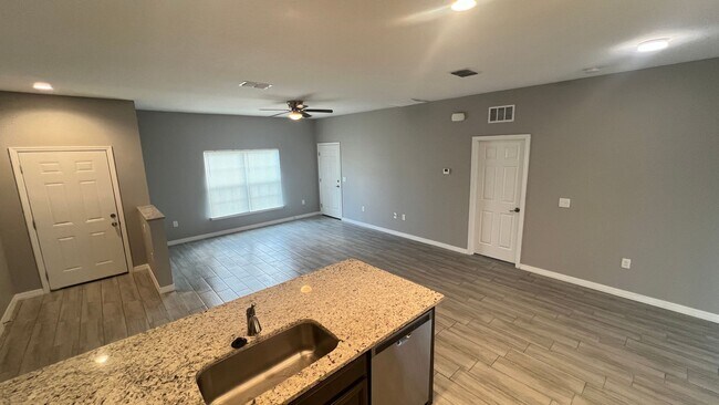 Building Photo - Incredible 3 Bedroom, 2 Bathroom Home in Palm Bay!!