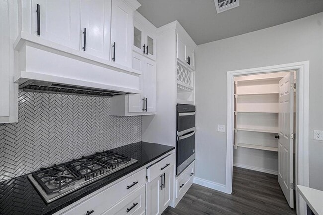 Building Photo - 4715 White Tail Ct