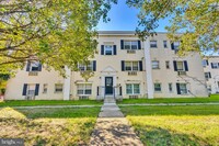 Building Photo - 2237 Farrington Ave