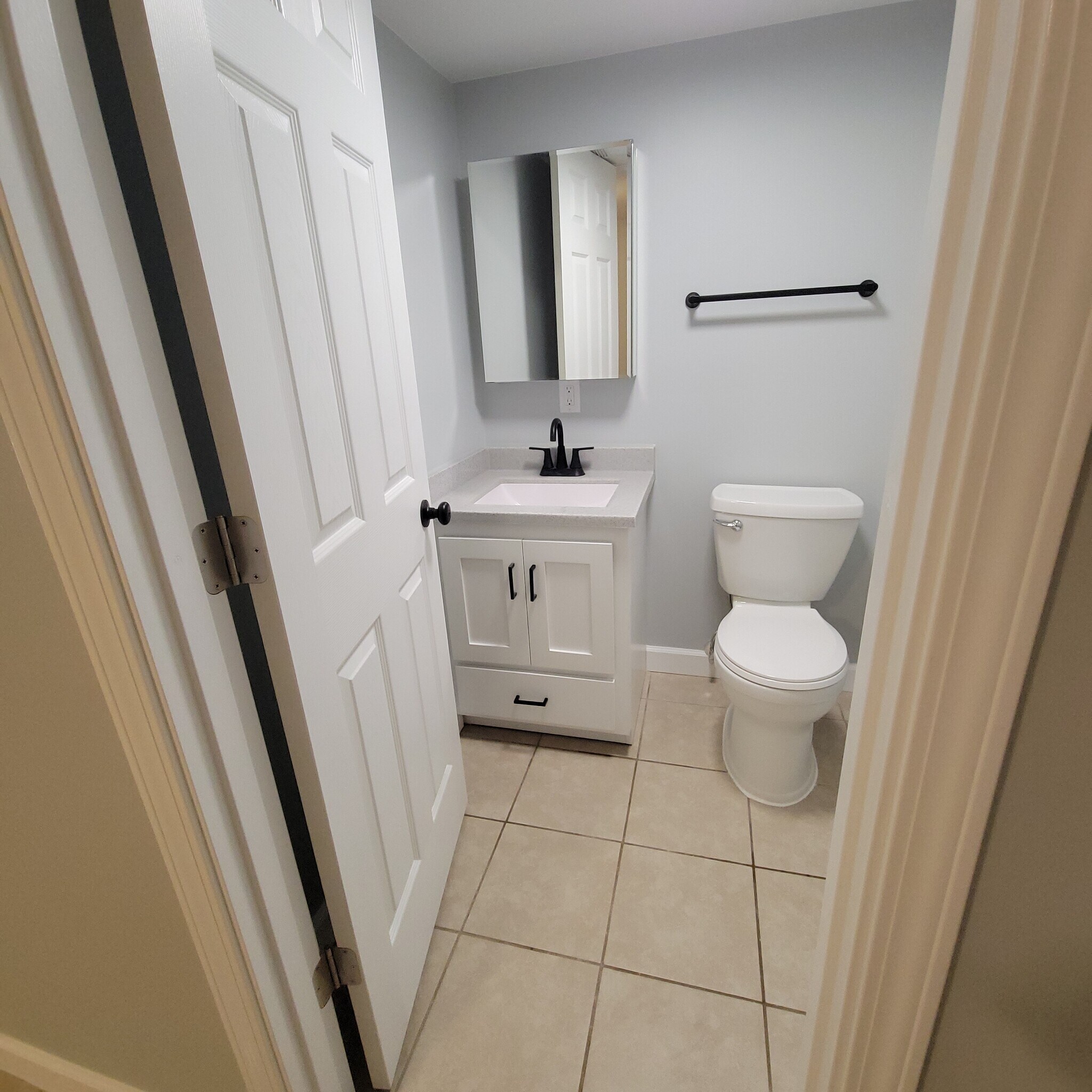 Half Bathroom - 429 Hutton Ln