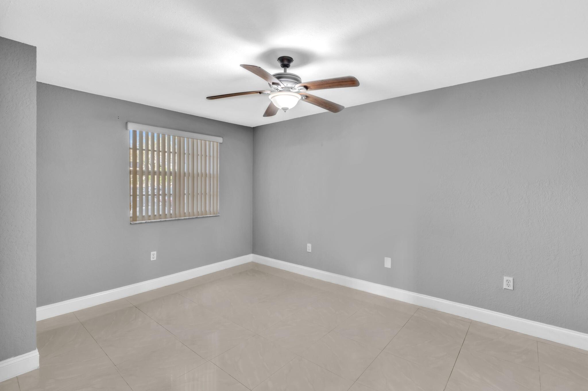 Building Photo - 2803 N Oakland Forest Dr