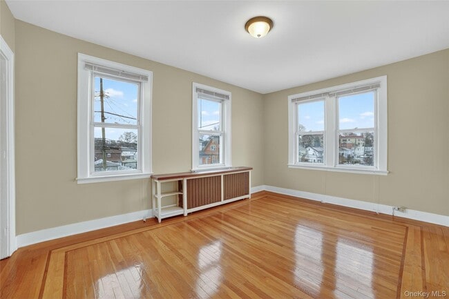 Building Photo - 47 Rossiter Ave