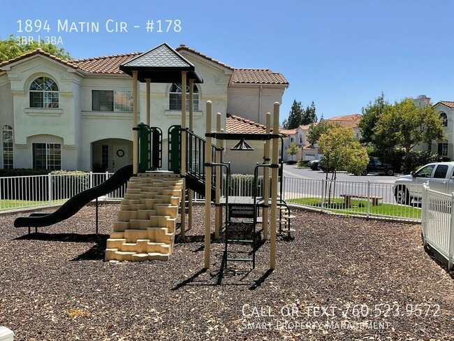 Building Photo - Upgraded Town Home 3BR/2.5BA  Great Locati...