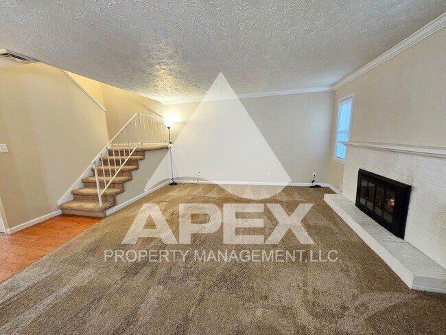 Building Photo - Spacious 3 Bd 2.5 Ba Condo w/Carport in heart of West Knox!