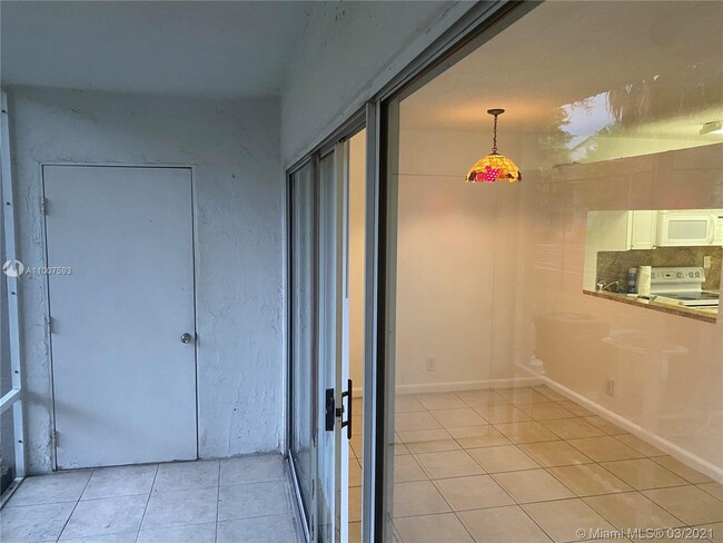 Building Photo - 9525 SW 138th Pl