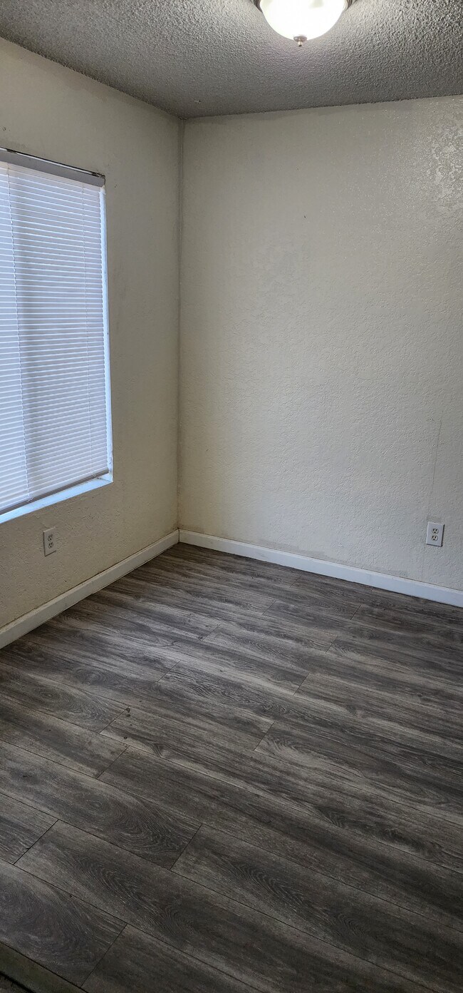 Building Photo - 515 S Santa Fe St