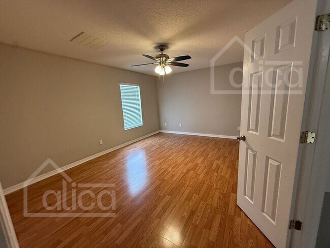 Building Photo - 109 Whispering Pines Way