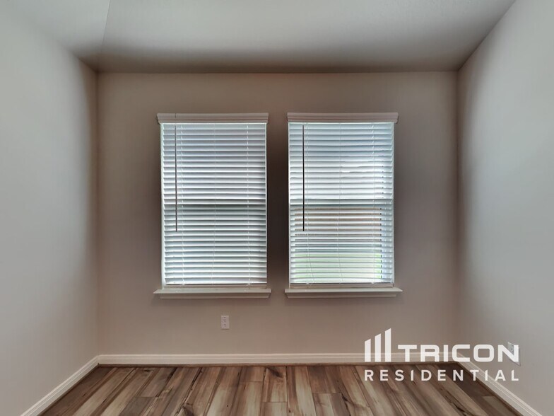 Building Photo - 5803 Zoey Wy