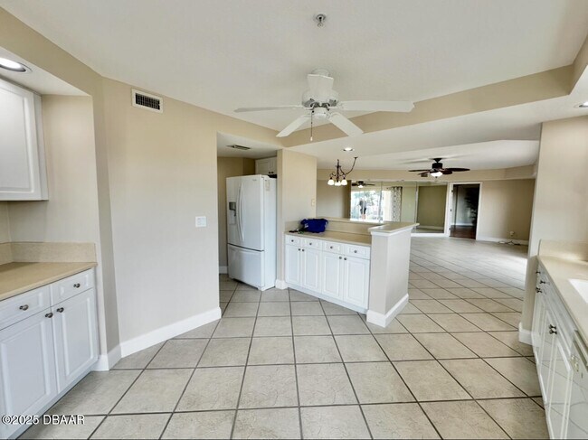 Building Photo - 4670 Links Village Dr