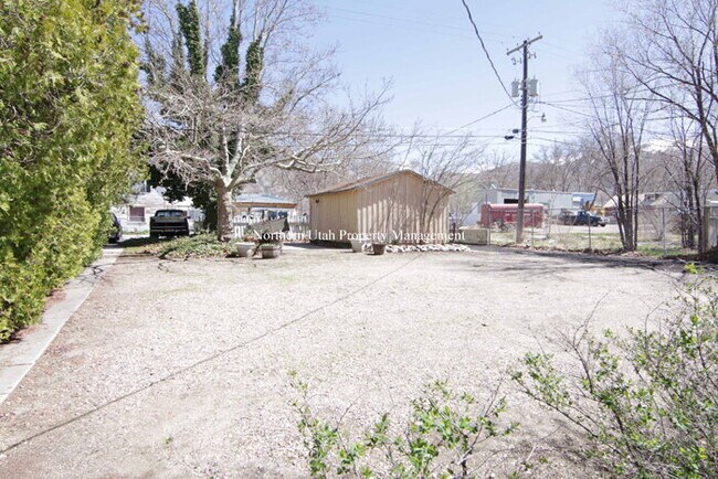 Building Photo - Newer 2 Bed 1 Bath HVAC