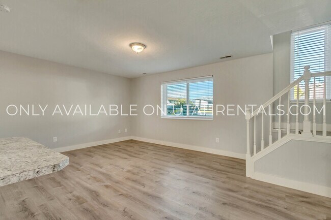 Building Photo - 1731 W Garden Dr
