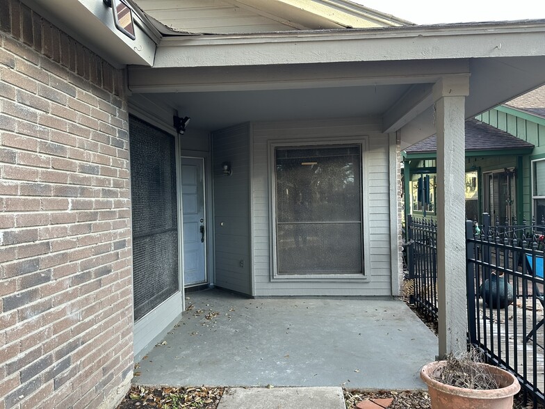 Building Photo - 103 Montego Ct