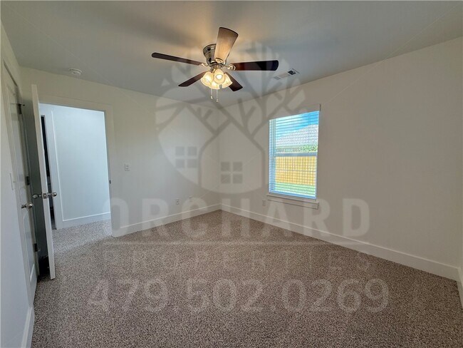 Building Photo - 2002 E Brookview Dr