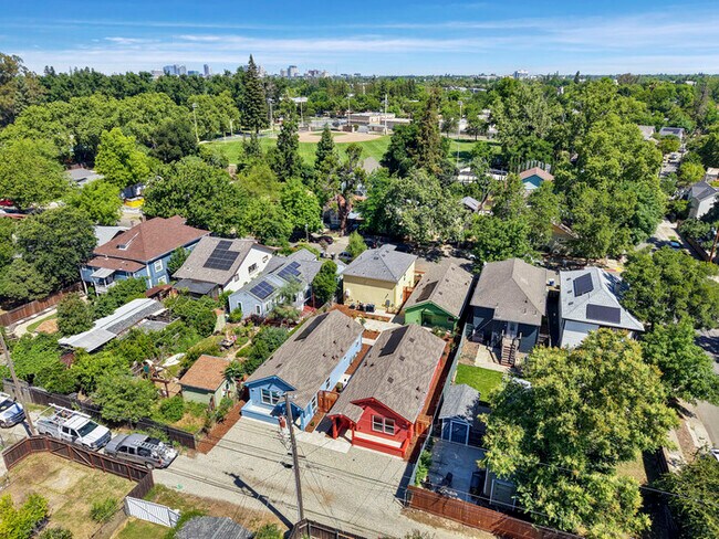 Building Photo - Beautifully Built 2/1 in North Oak Park Close to UC Davis + McGeorge Law School!
