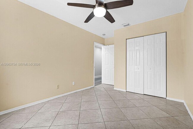Building Photo - 1623 E Harmony Lake Cir