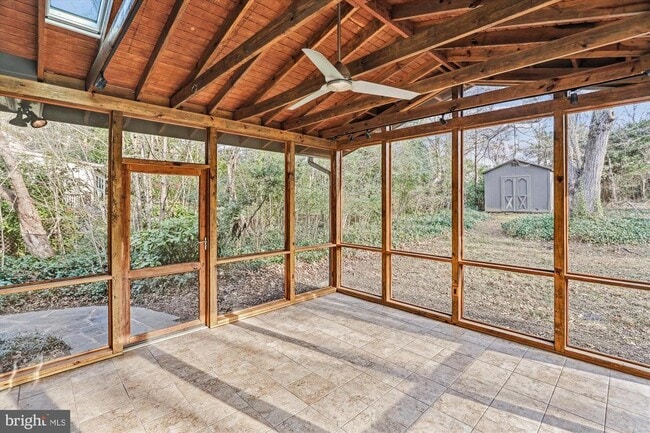 Building Photo - 6154 Beachway Dr