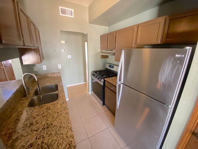 Building Photo - Northeast El Paso 3 bed2 bath